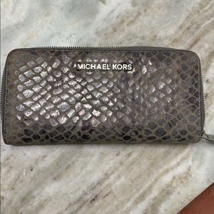 Michael Kors long wallet (Authentic)